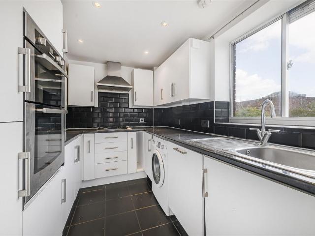Homefield Park, Sutton SM1, 2 bed flat to rent, £1,700 pcm | PrimeLocation