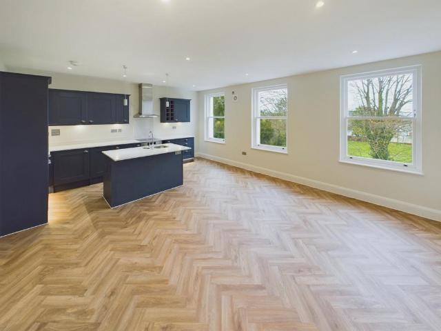 Homefield Road, Richmond Grove. 2 bed flat to rent £1,800 pcm £415 pw