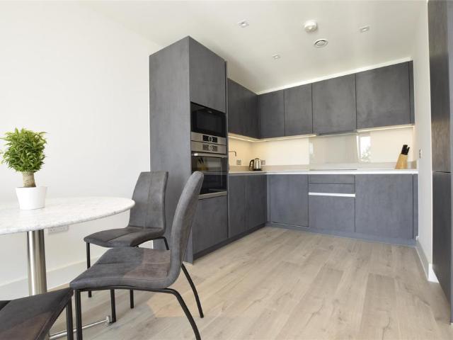 Homefield Rise, Orpington BR6 1 bed apartment to rent £1,550 pcm £358 pw