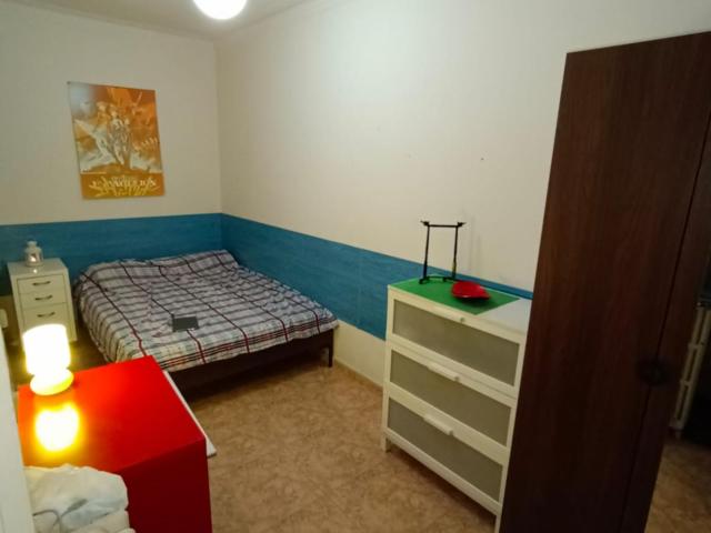 Homely double bedroom in El Putxet i el Farró