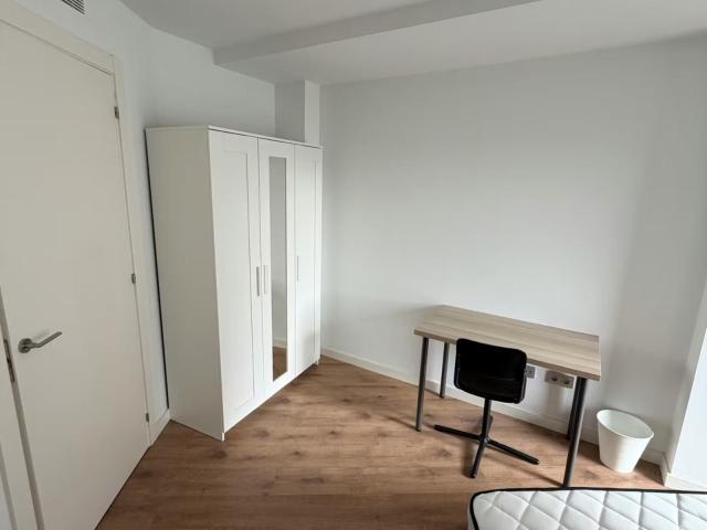 Homely double bedroom in Sabadell