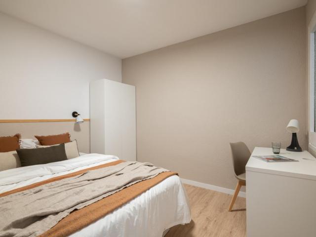 Homely double bedroom near Park Güell