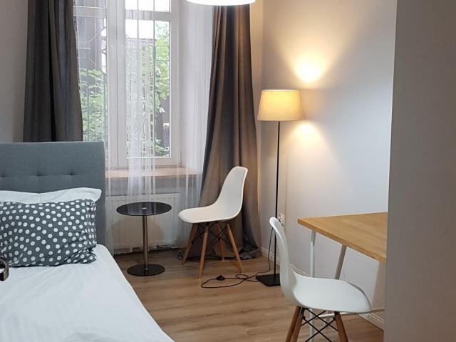 Homely single bedroom in central Stradom