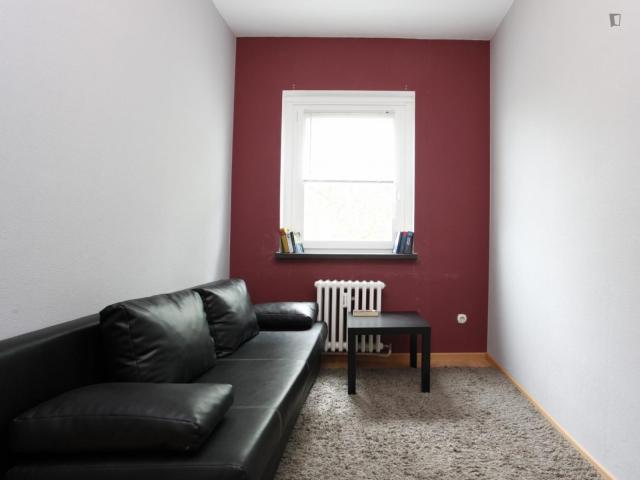 Homely single bedroom in a 4 bedroom flat, near to U Otisstr. Berlin metro station