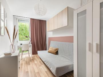 Homely single bedroom in Kamionek