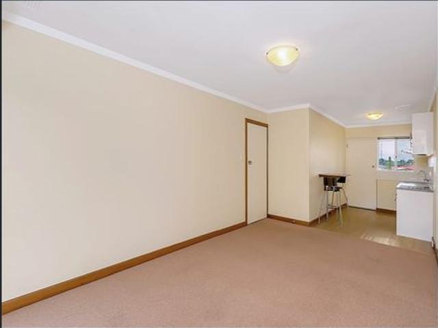 HOMELY & SPACIOUS 2 BEDROOM PROPERTY AVAILABLE SAFETY BAY WATER INCLUDED