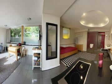 Homely, quiet studio apartment in a quiet residential area, close to the city. 3 stops to main station, Koln Amsterdam Apartments for Rent