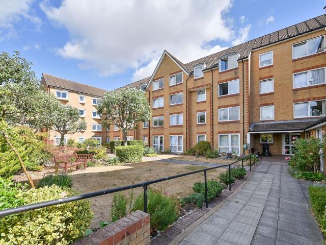Homemanor House, Cassio Road, WD18. 1 bed flat to rent £1,200 pcm £277 pw