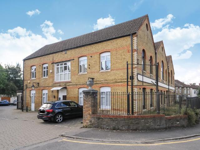 Homesdale Centre, Bromley, BR1 2 bed ground floor flat to rent £1,600 pcm £369 pw