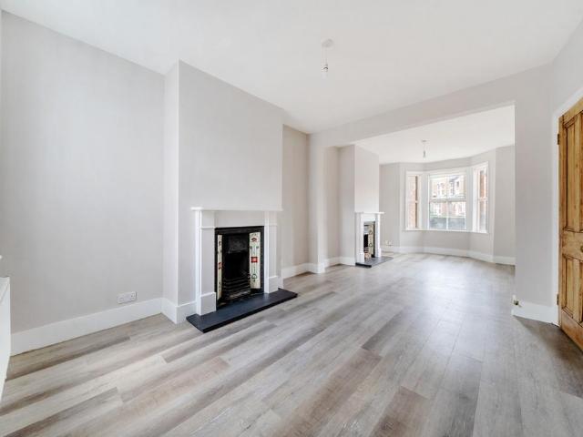 Homesdale Road BR1 2 bed semi detached house to rent £2,250 pcm £519 pw