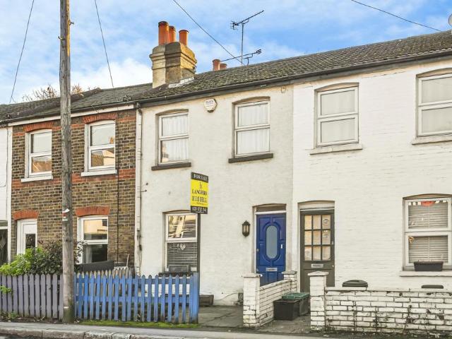 Homesdale Road Bromley BR1 2 bed terraced house to rent £1,900 pcm £438 pw