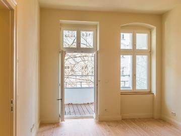 HOMESK Erstbezug nach Sanierung! 4 Zimmer Altbau mit je Balkonen und Bädern im Prenzlauer Berg