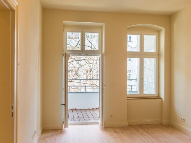 HOMESK Erstbezug nach Sanierung! 4 Zimmer Altbau mit je Balkonen und Bädern im Prenzlauer Berg