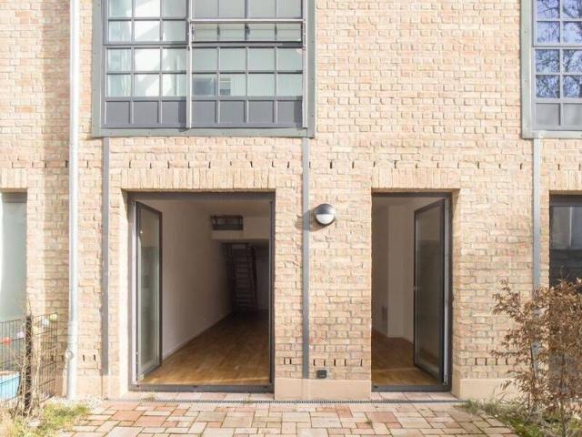 HOMESK Exklusives Townhouse mit Garten im sanierten Denkmal der Glockengießerei Neukölln