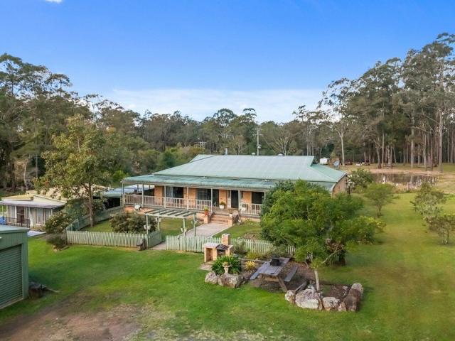 Homestead, Pool, Guest Accommodation & 21 Acres of Country Living