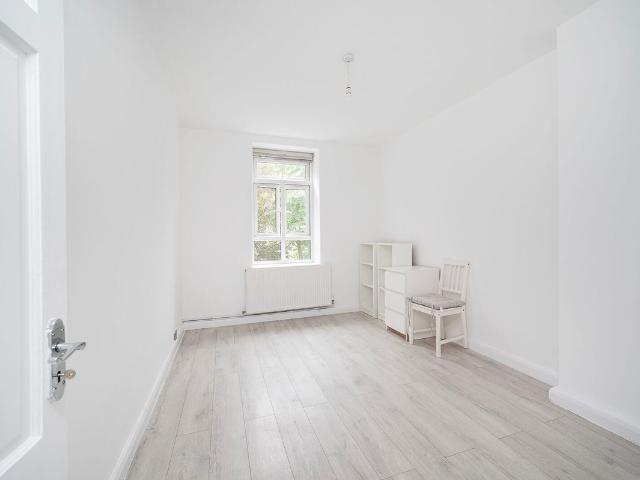 Homerton Road E9, Clapton, London, 3 bed flat to rent, £3,000 pcm | PrimeLocation