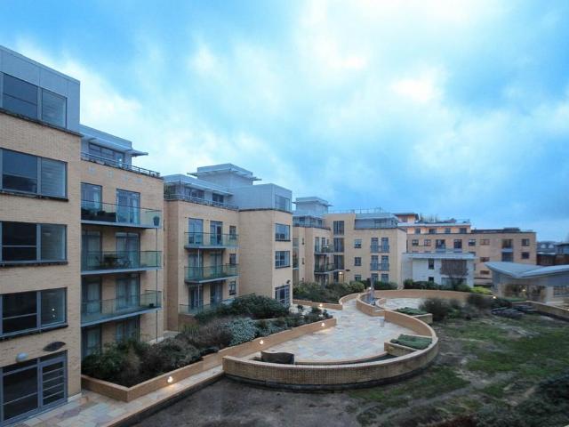 Homerton Street, Cambridge, CB2 2 bed flat to rent £1,900 pcm £438 pw