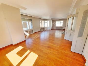 Hometown Gayrimenkulden Caddebostan'da Satılık Katta Tek 4+1