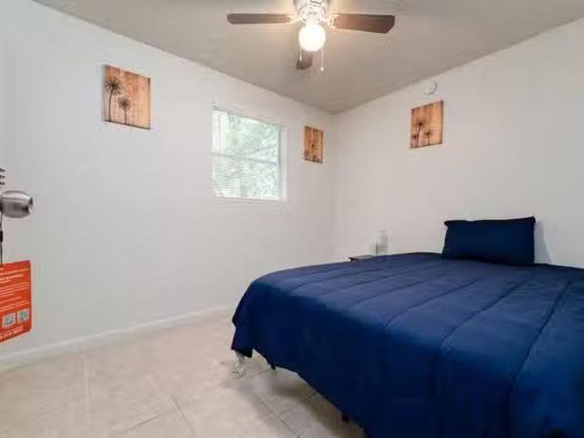 Homey & Newly Renovated House. Comfortable and Cozy. Caring Ho.