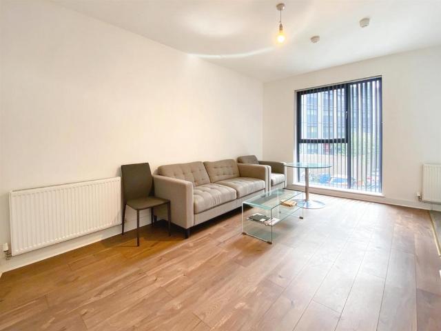 Honduras Wharf, Birmingham, B19 1 bed flat to rent £850 pcm £196 pw