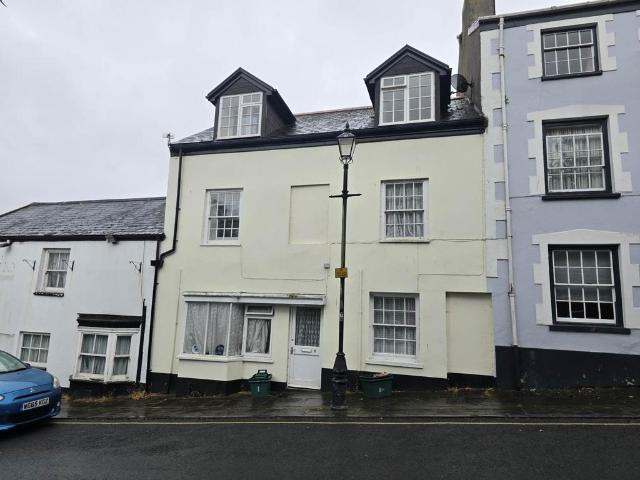 Honestone Street, Bideford 2 bed maisonette to rent £650 pcm £150 pw