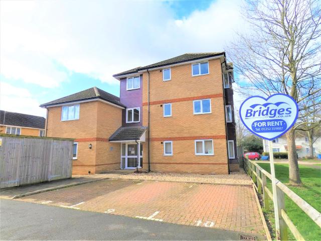 Honey Court, 1 Meadow Road, Farnborough GU14, 1 bed flat to rent, £1,200 pcm | PrimeLocation