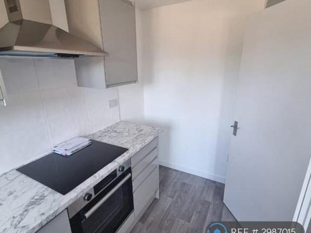Honey Close, Dagenham, RM10 1 bed flat to rent £1,450 pcm £335 pw