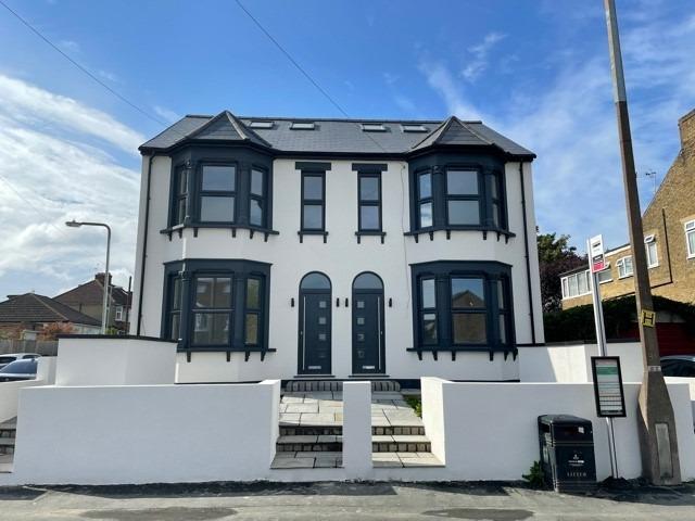 Honey Lane, Waltham Abbey, EN9 6 bed semi detached house to rent £900 pcm £208 pw
