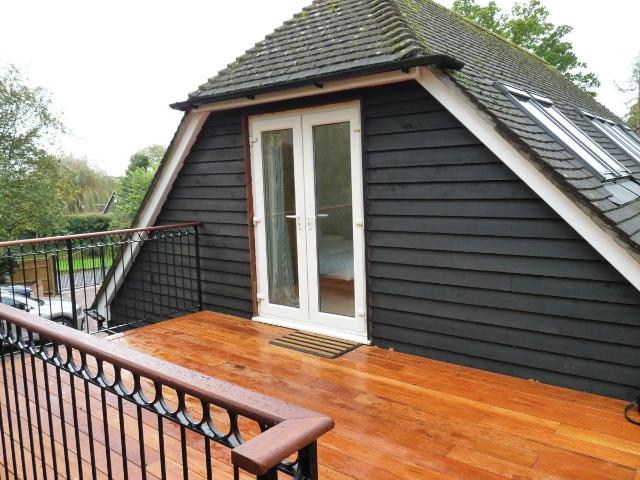 Honey Pot Lane, Edenbridge TN8, 1 bed flat to rent, £1,050 pcm | PrimeLocation