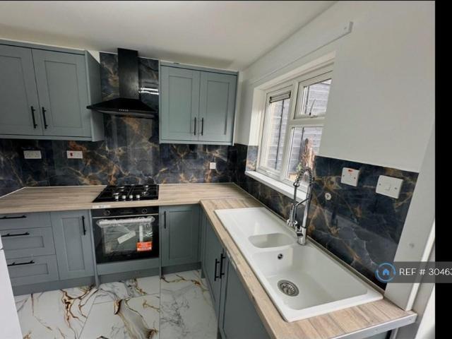 Honeybrook Close, Chippenham, SN14 4 bed end of terrace house to rent £1,595 pcm £368 pw