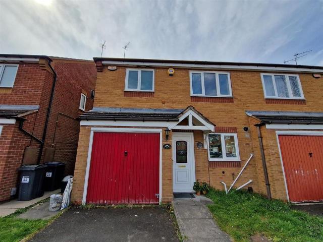 Honeycomb Way, Turves Green, B31 1RA, United Kingdom | 3 bed duplex for rent #139269651 | Rentberry