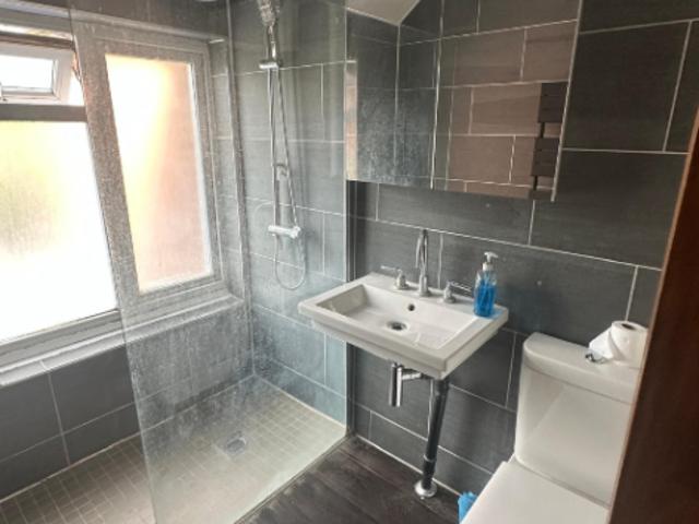 Honeycroft Hill, London, UB10 3 bed house to rent £2,500 pcm £577 pw