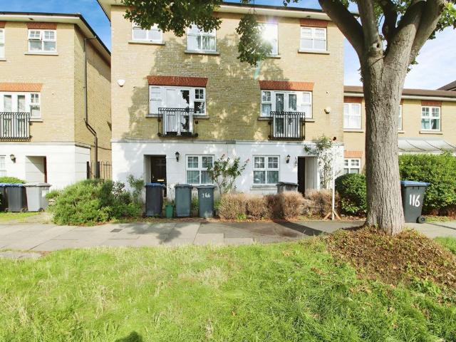 Honeypot Lane, Kingsbury, London NW9, 5 bed town house to rent, £3,300 pcm | PrimeLocation