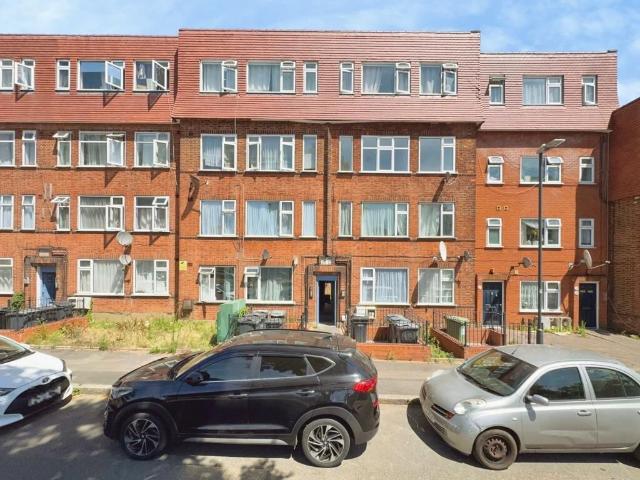 Honeypot Lane, Stanmore HA7, 2 bed flat to rent, £1,750 pcm | PrimeLocation