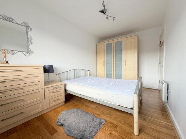 Honeypot Lane, Stanmore, HA7 2 bed flat to rent £1,850 pcm £427 pw