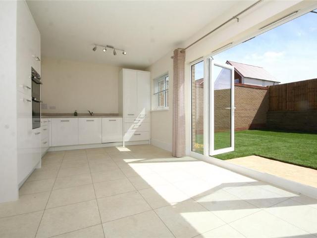 Honeysuckle Avenue, Cheltenham. 4 bed detached house to rent £2,500 pcm £577 pw