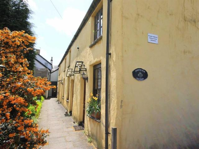 Honeysuckle Cottages, North Road, Cowbridge CF71, 2 bed cottage to rent, £895 pcm | PrimeLocation