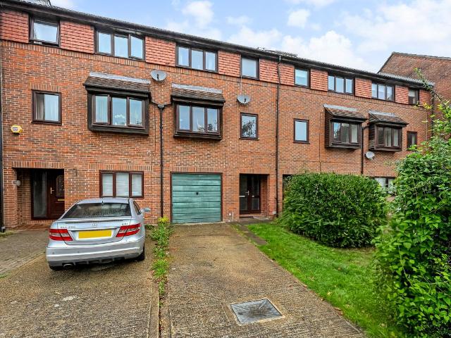 Honeysuckle Close, Badger Farm SO22, 3 bed terraced house to rent, £1,650 pcm | PrimeLocation