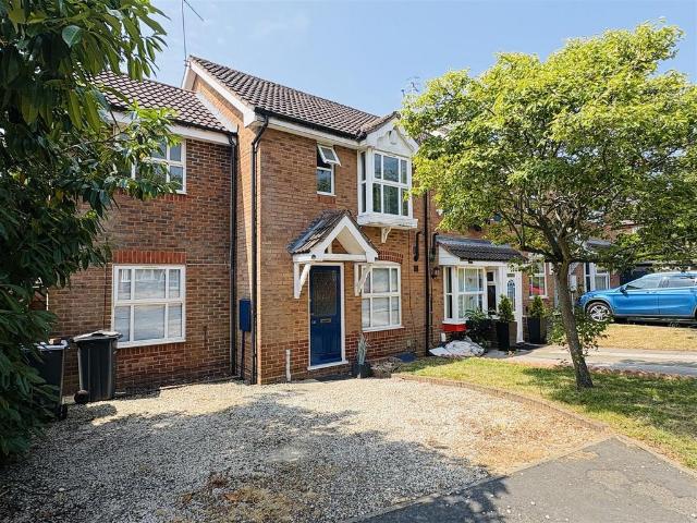 Honeysuckle Close, Birmingham B32 3 bed end of terrace house to rent £1,195 pcm £276 pw