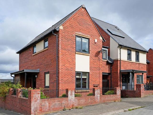 Honeysuckle Road, Sheffield S5, 3 bed town house to rent, £1,150 pcm | PrimeLocation