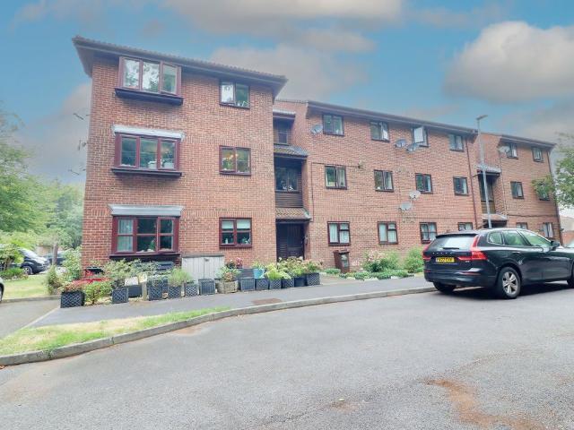 Honeywood Close, Hilsea, Portsmouth PO3, 1 bed flat to rent, £950 pcm | PrimeLocation