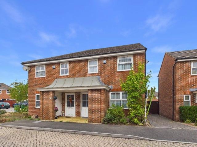 Honington Mews, Farnborough GU14, 3 bed semi detached house to rent, £1,900 pcm | PrimeLocation