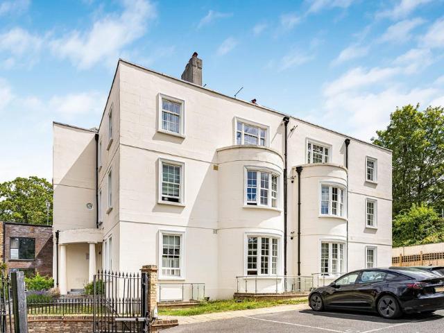 Honor Oak Rise, London SE23 2 bed apartment to rent £2,150 pcm £496 pw