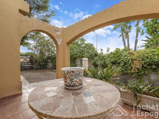 Honorarios inmobiliarios a cargo del vendedor. Chalet con ja. 135m² San Vicente del Raspeig