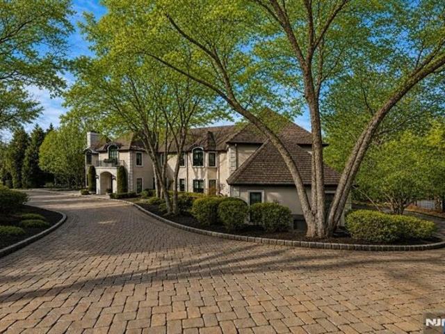 Hoover Dr, Cresskill, Home For Sale