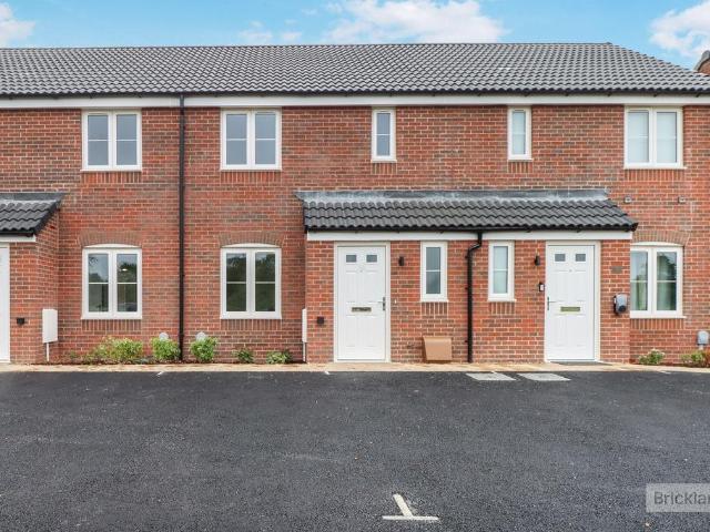 Hood Close, Market Harborough 3 bed semi detached house to rent £1,400 pcm £323 pw
