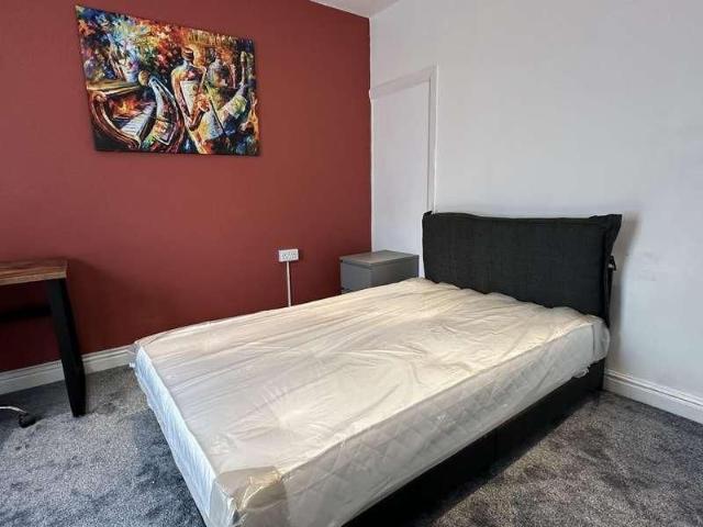 Hood St / Bed & Bath / June, LN5