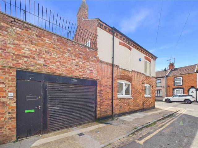Hood Street, Northamptonshire NN1 3 bed house to rent £1,200 pcm £277 pw