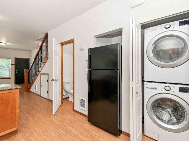 Hooge House 4 Bedroom Apartment for Rent at 610 32nd St, Bellingham, WA 98225 Happy Valley