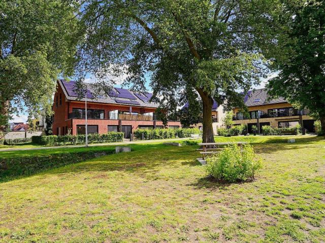 Hoogwaardig afgewerkt lichtrijk nieuwbouwappartement te L.